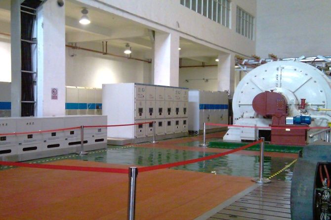 新型15相感應電機試驗現(xiàn)場 新型15相感應電機試驗現(xiàn)場